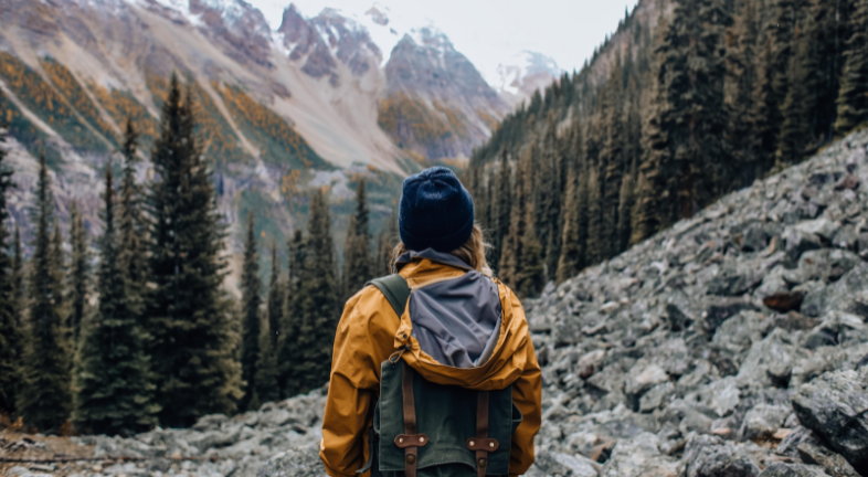 Plecak na ekstremalne warunki – co powinien mieć każdy miłośnik outdooru?