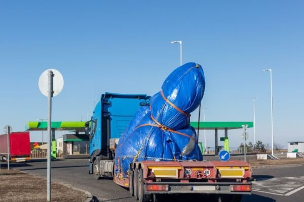 Transport gabarytowy – jakie wyzwania stoją przed przewoźnikami?