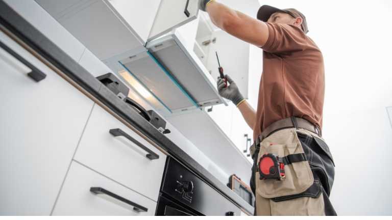 Montowanie szafki kuchennej