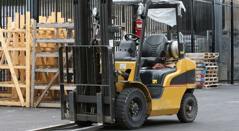 Zaparkowany wózek widłowy