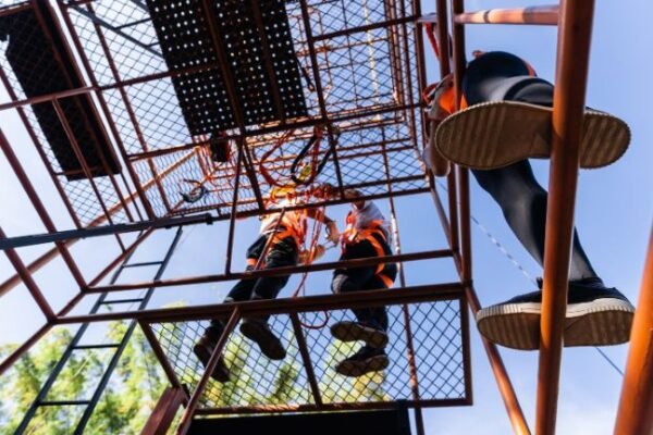 Stabilność i bezpieczeństwo rusztowań przejezdnych