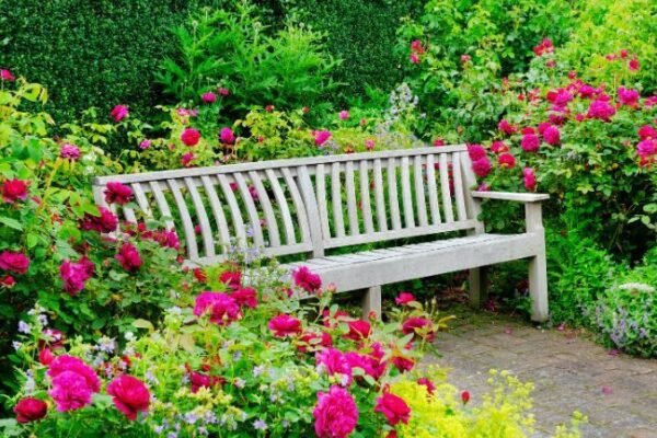 Jak dobrać meble do niewielkiego ogrodu lub tarasu?