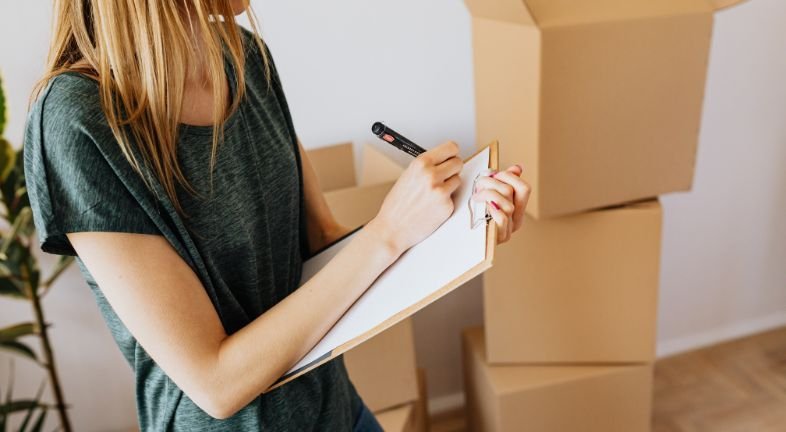 Jak bezpiecznie wynajmować mieszkanie i minimalizować ryzyko?